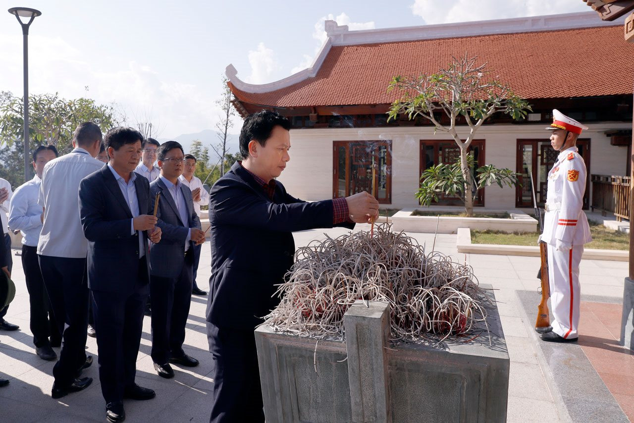 Bộ trưởng Đặng Quốc Khánh làm việc với Sở Tài nguyên và Môi trường tỉnh Điện Biên