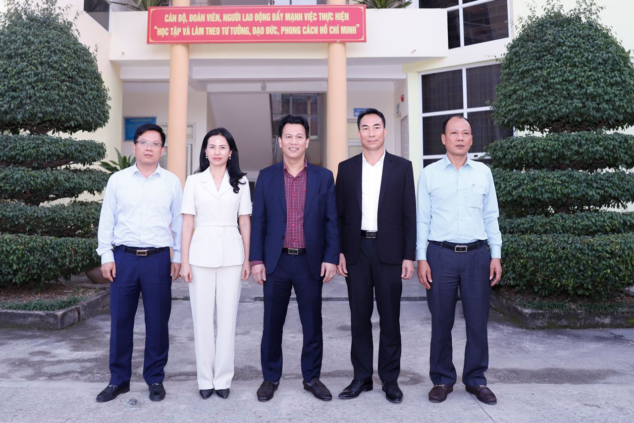 Bộ trưởng Đặng Quốc Khánh làm việc với Sở Tài nguyên và Môi trường tỉnh Điện Biên