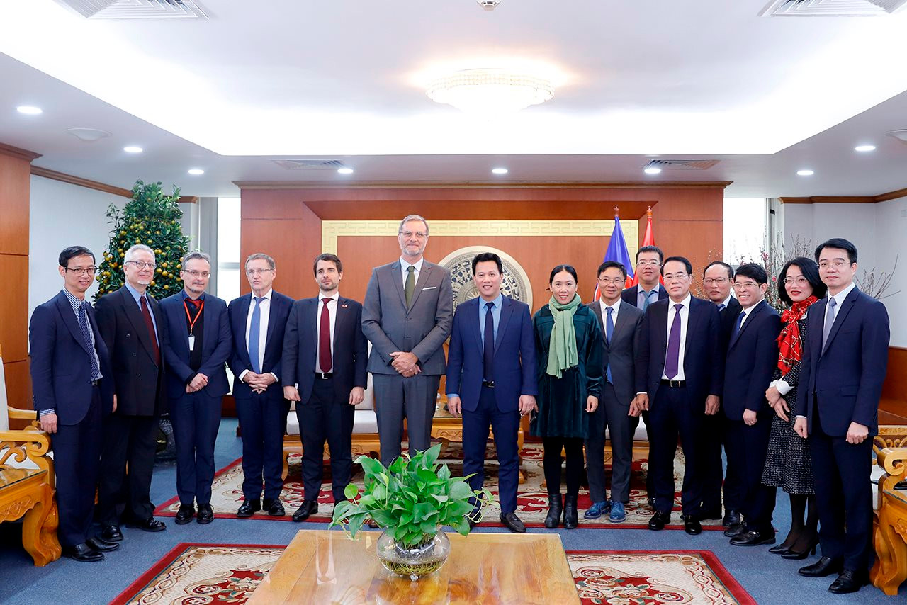 Việt Nam - Pháp: Tăng cường hợp tác trong lĩnh vực Tài nguyên và Môi trường