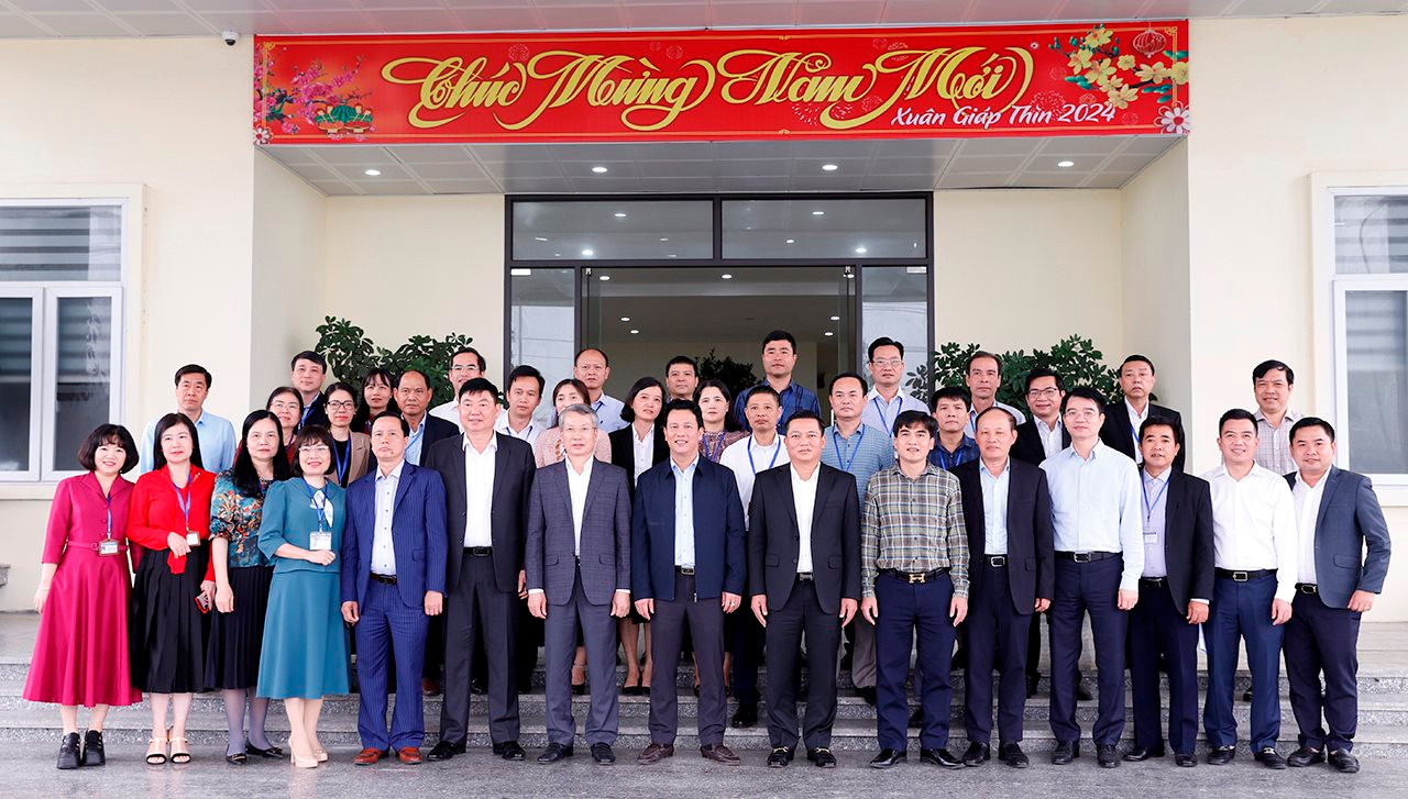 Bộ trưởng Đặng Quốc Khánh làm việc với Sở Tài nguyên và Môi trường Ninh Bình