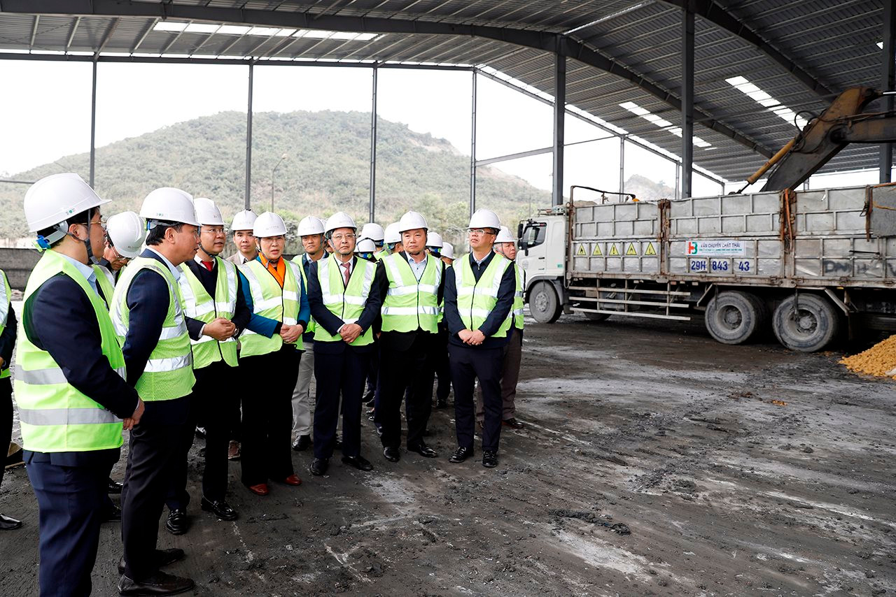 Bộ trưởng Đặng Quốc Khánh làm việc với Hà Nam về công tác quản lý nhà nước trong lĩnh vực tài nguyên môi trường