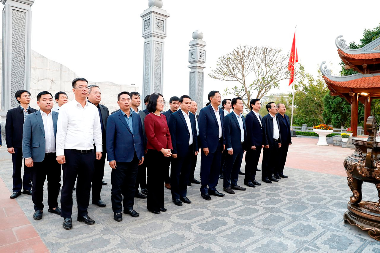 Bộ trưởng Đặng Quốc Khánh kiểm tra khu vực đất có nguồn gốc nông, lâm trường tại huyện Mộc Châu (Sơn La)