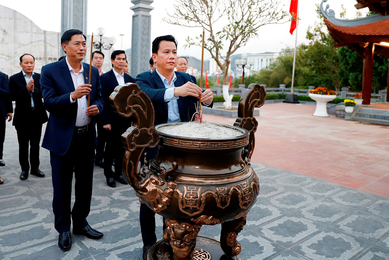 Bộ trưởng Đặng Quốc Khánh kiểm tra khu vực đất có nguồn gốc nông, lâm trường tại huyện Mộc Châu (Sơn La)