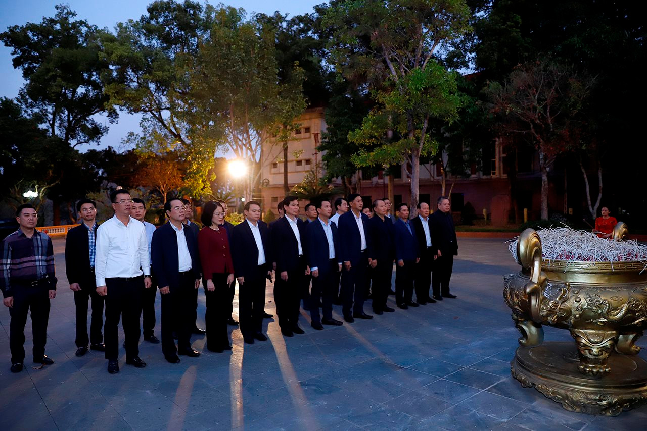 Bộ trưởng Đặng Quốc Khánh kiểm tra khu vực đất có nguồn gốc nông, lâm trường tại huyện Mộc Châu (Sơn La)