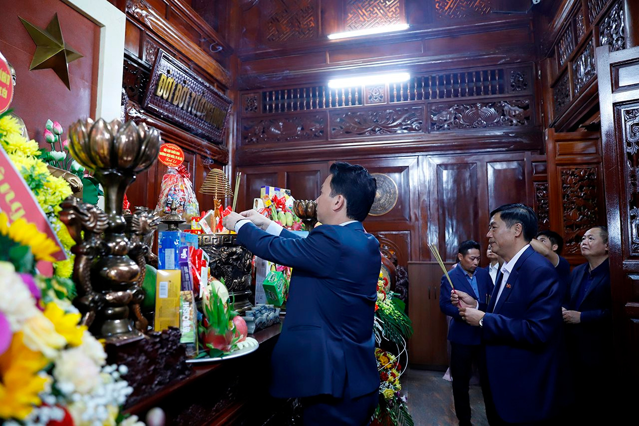 Bộ trưởng Đặng Quốc Khánh kiểm tra khu vực đất có nguồn gốc nông, lâm trường tại huyện Mộc Châu (Sơn La)