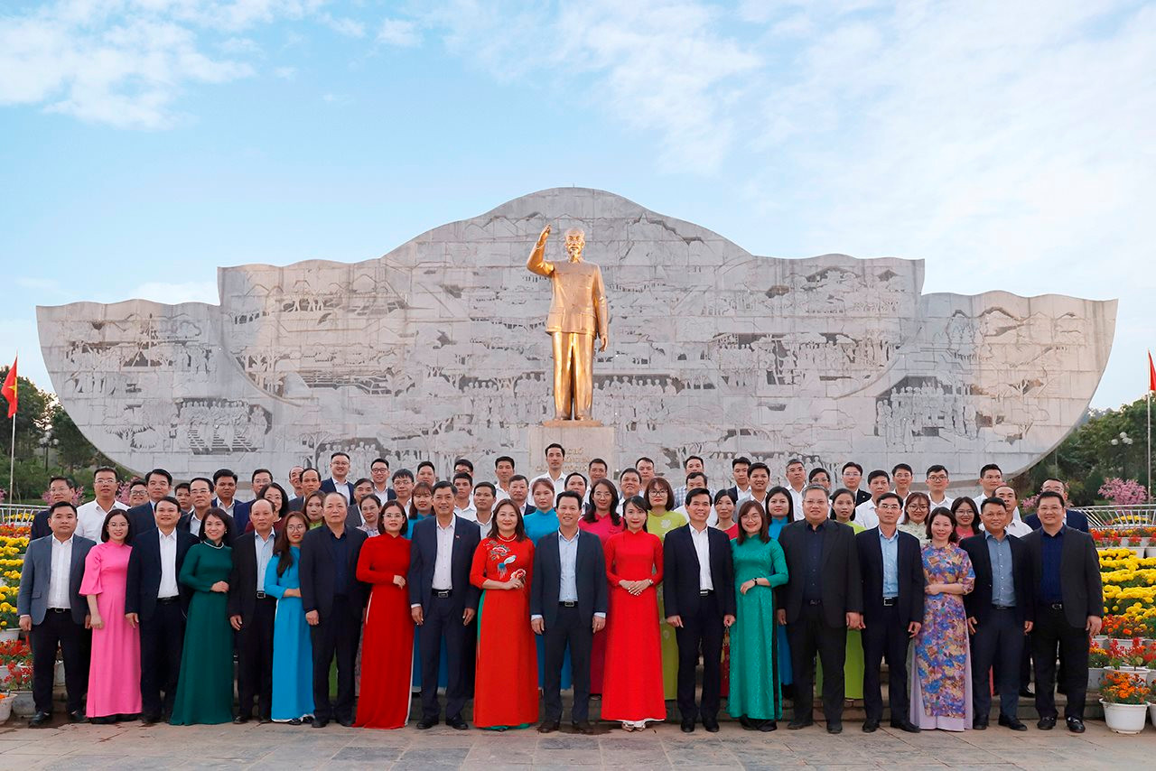 Bộ trưởng Đặng Quốc Khánh kiểm tra khu vực đất có nguồn gốc nông, lâm trường tại huyện Mộc Châu (Sơn La)