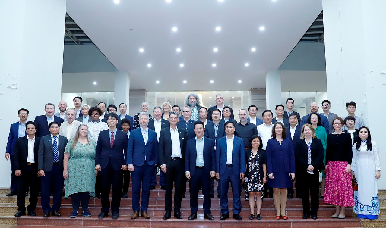 Các nhà khoa học quốc tế tham mưu về công tác bảo vệ môi trường