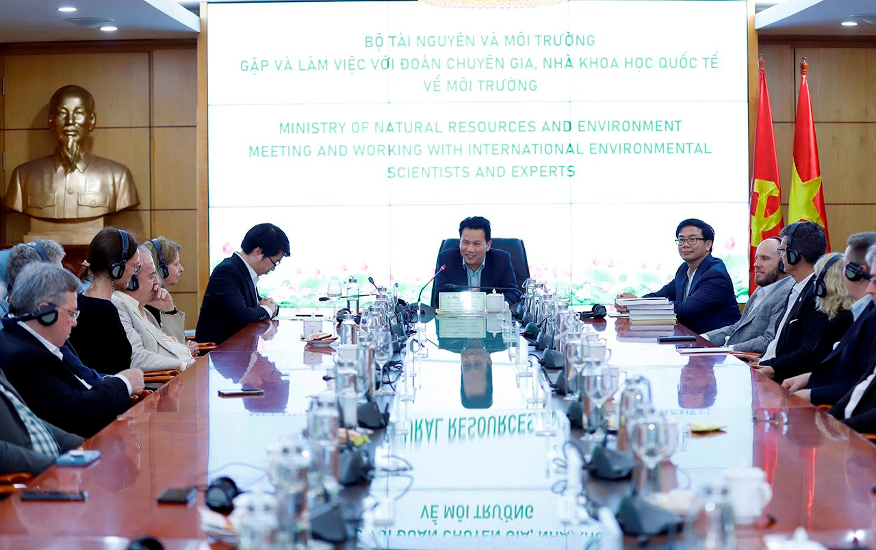 Các nhà khoa học quốc tế tham mưu về công tác bảo vệ môi trường