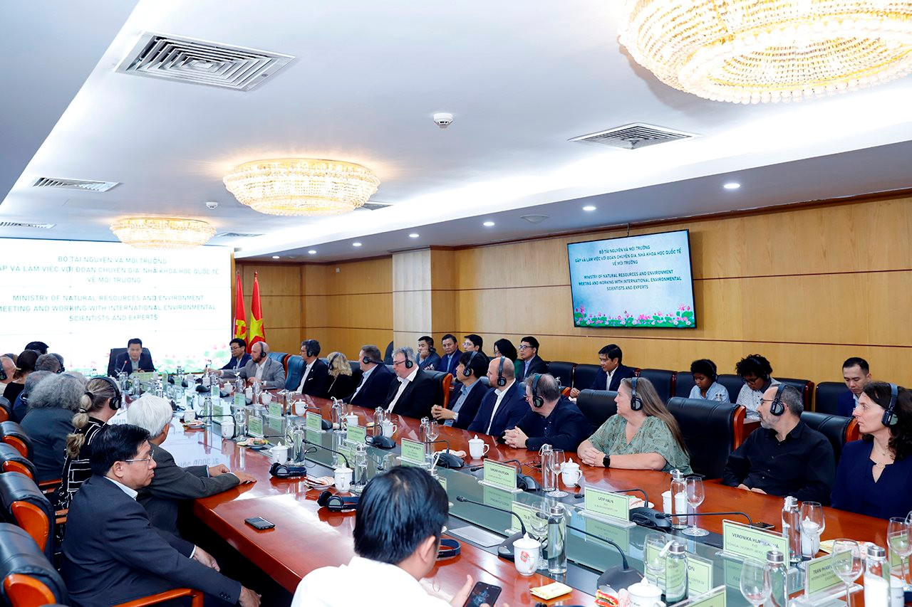 Các nhà khoa học quốc tế tham mưu về công tác bảo vệ môi trường