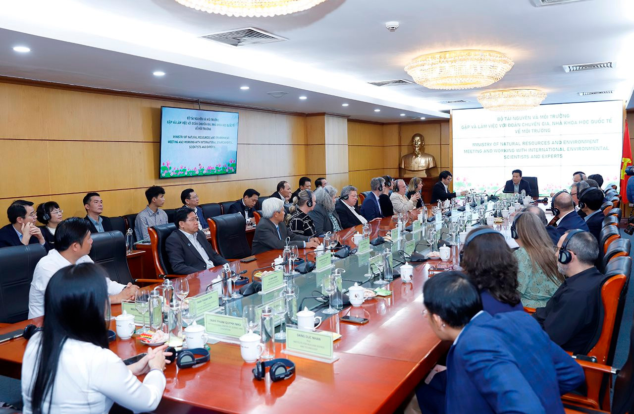 Các nhà khoa học quốc tế tham mưu về công tác bảo vệ môi trường
