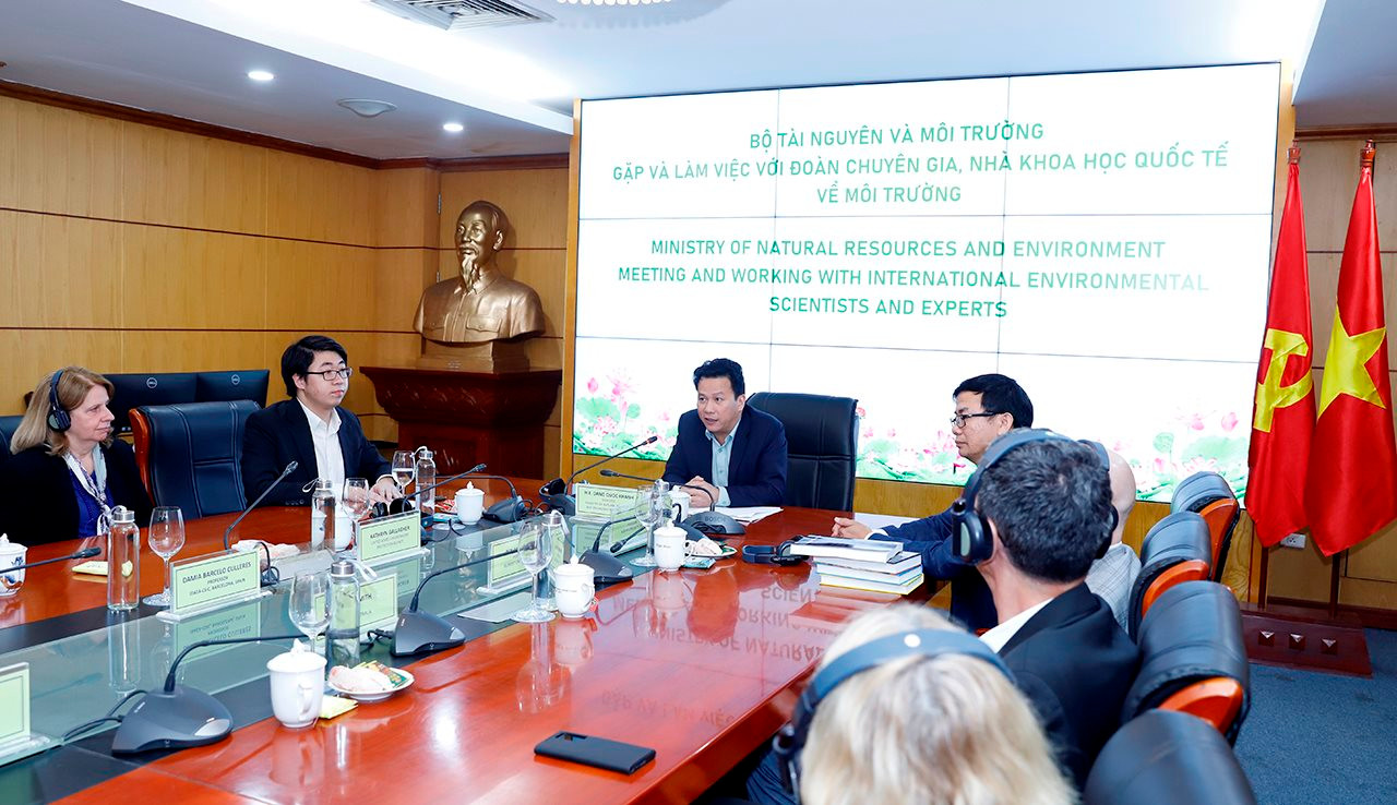 Các nhà khoa học quốc tế tham mưu về công tác bảo vệ môi trường