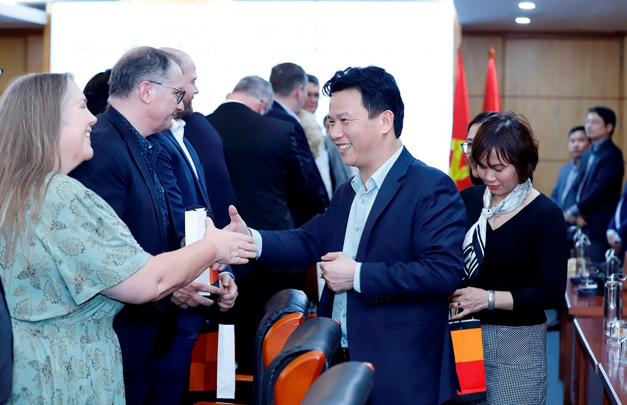Các nhà khoa học quốc tế tham mưu về công tác bảo vệ môi trường