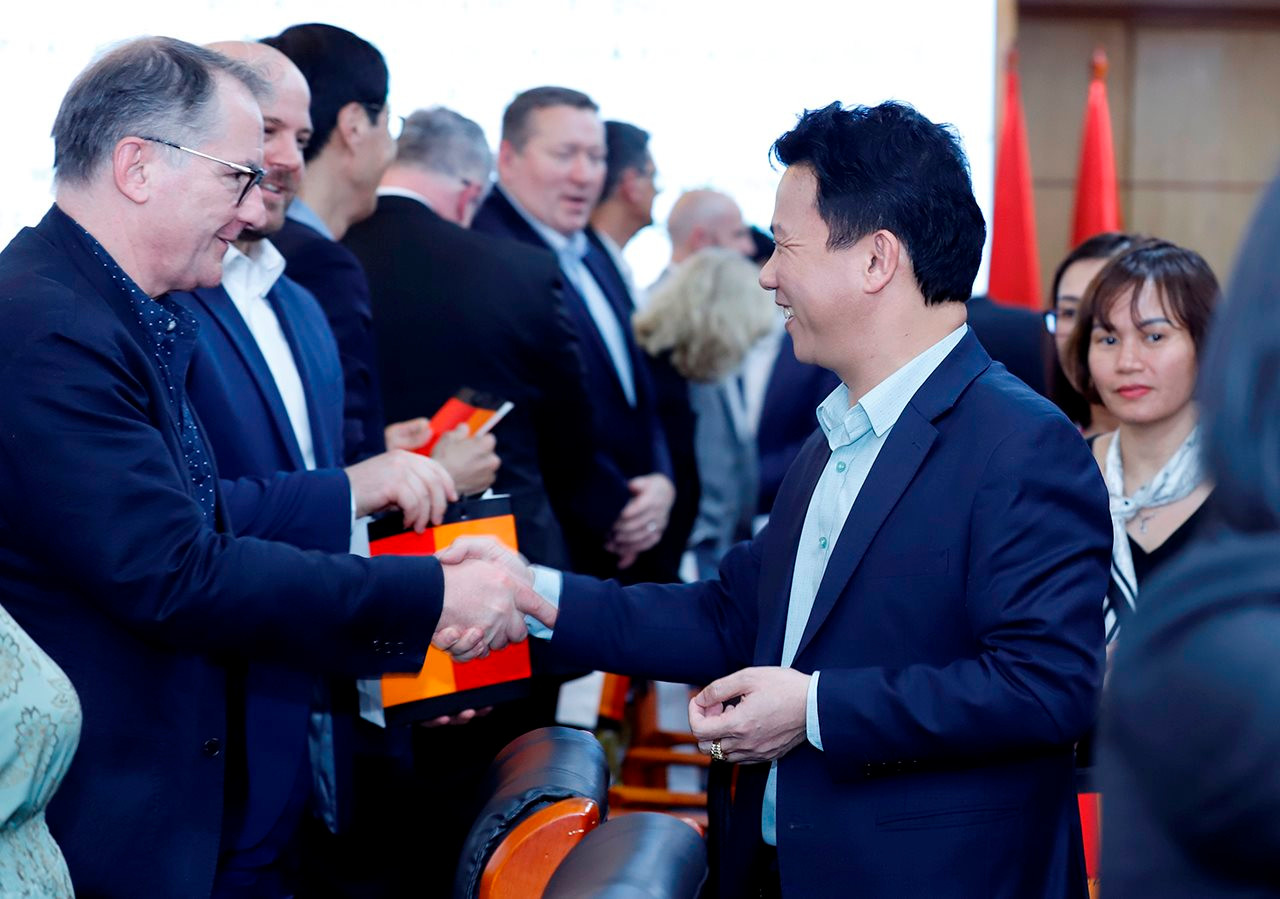 Các nhà khoa học quốc tế tham mưu về công tác bảo vệ môi trường