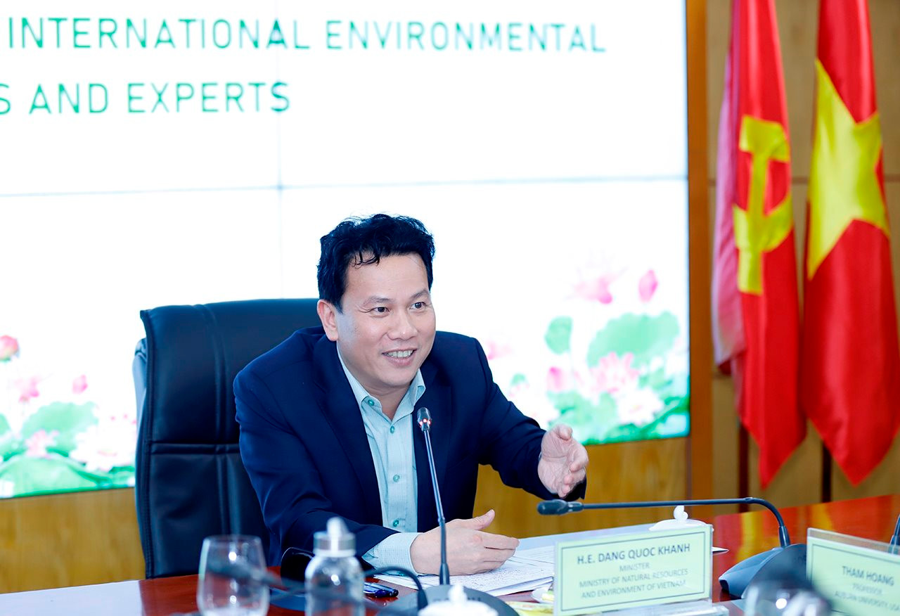 Các nhà khoa học quốc tế tham mưu về công tác bảo vệ môi trường