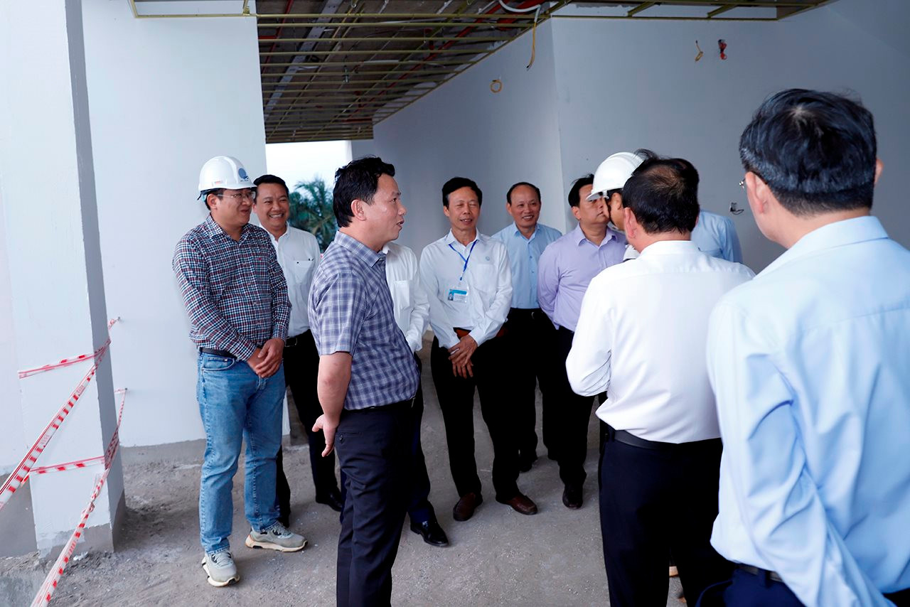 Bộ trưởng Đặng Quốc Khánh thăm và làm việc với Đài Khí tượng thủy văn khu vực Tây Nguyên