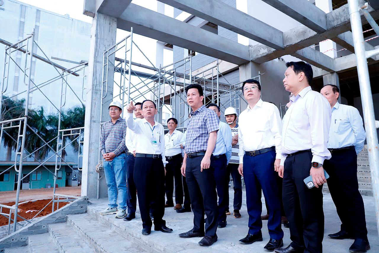 Bộ trưởng Đặng Quốc Khánh thăm và làm việc với Đài Khí tượng thủy văn khu vực Tây Nguyên