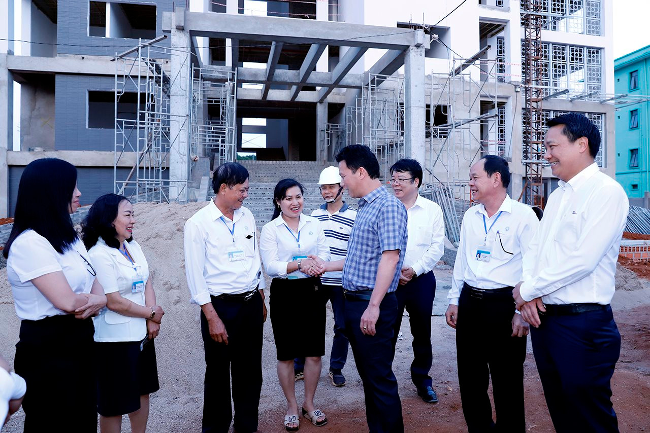 Bộ trưởng Đặng Quốc Khánh thăm và làm việc với Đài Khí tượng thủy văn khu vực Tây Nguyên