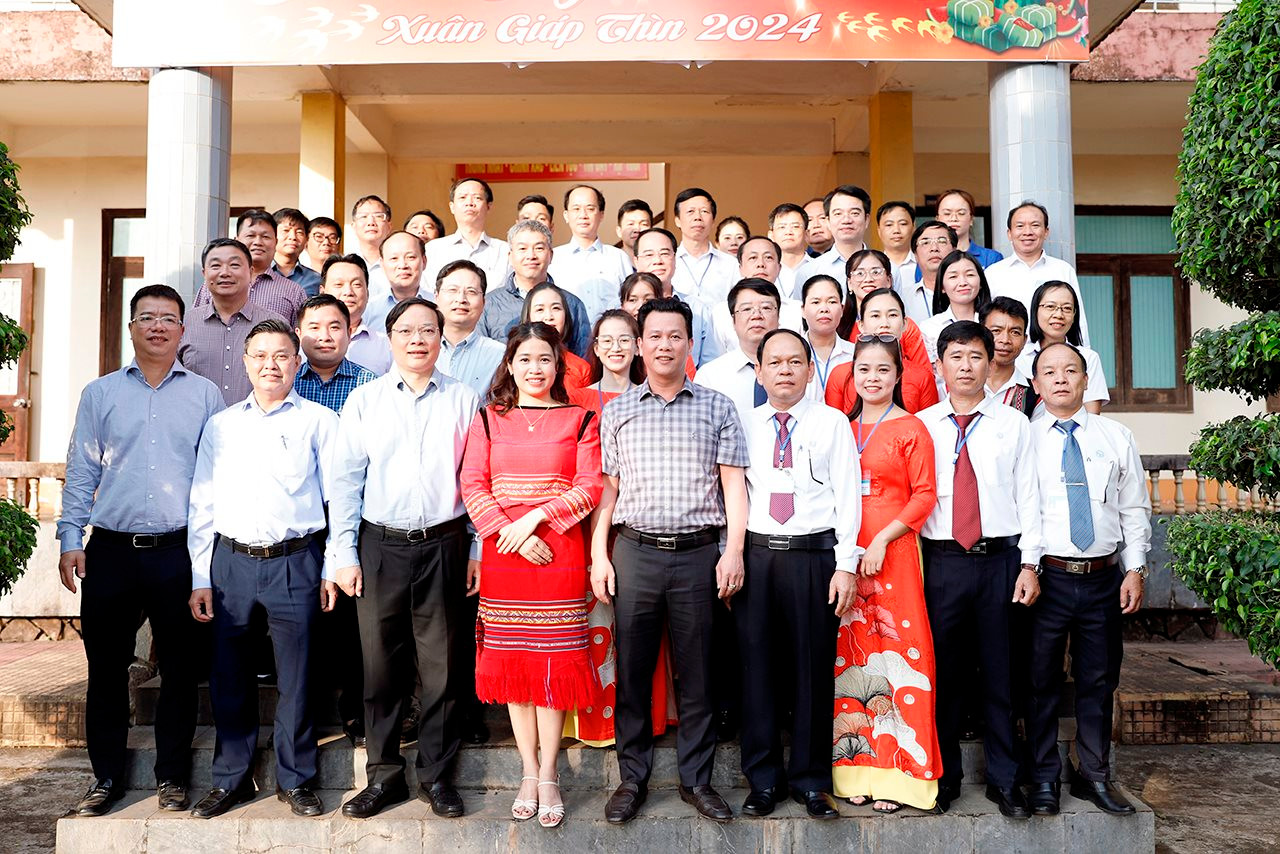 Bộ trưởng Đặng Quốc Khánh thăm và làm việc với Đài Khí tượng thủy văn khu vực Tây Nguyên