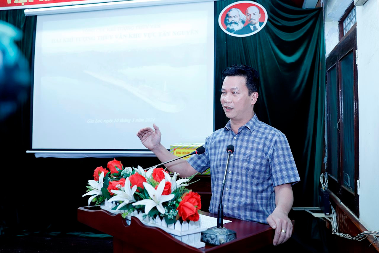 Bộ trưởng Đặng Quốc Khánh thăm và làm việc với Đài Khí tượng thủy văn khu vực Tây Nguyên
