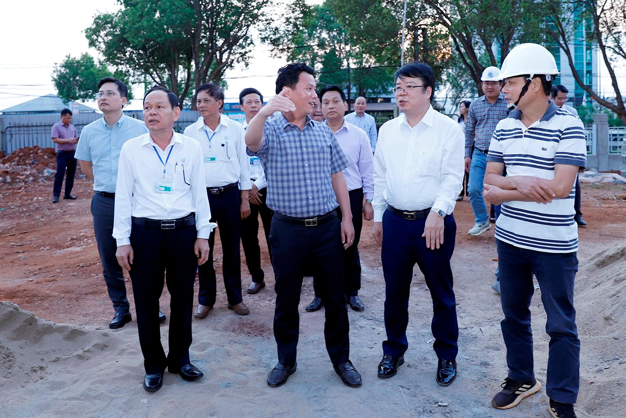 Bộ trưởng Đặng Quốc Khánh thăm và làm việc với Đài Khí tượng thủy văn khu vực Tây Nguyên