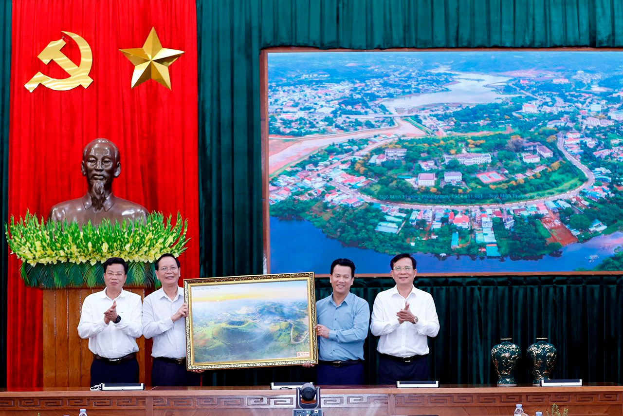 Bộ trưởng Đặng Quốc Khánh làm việc với Đắk Nông về công tác quản lý nhà nước trong lĩnh vực tài nguyên và môi trường
