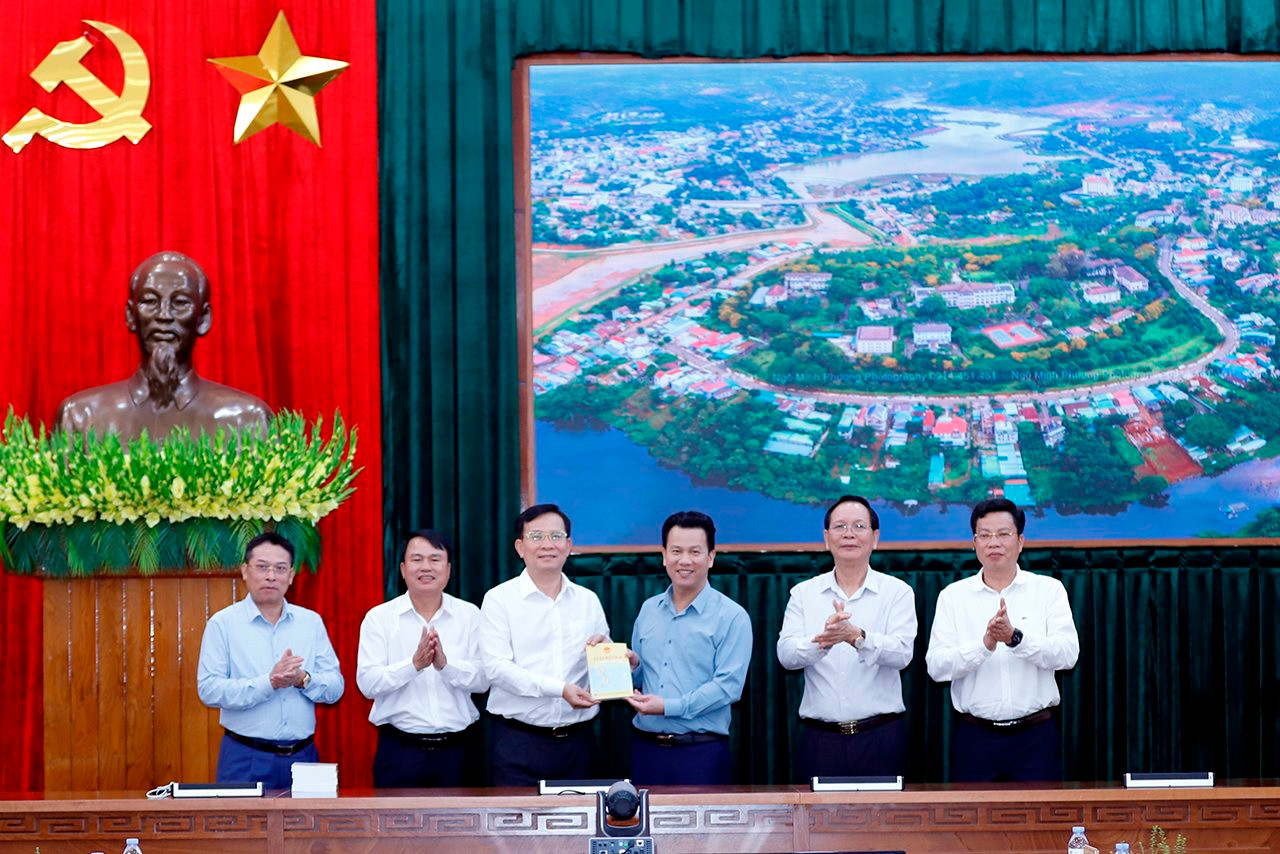 Bộ trưởng Đặng Quốc Khánh làm việc với Đắk Nông về công tác quản lý nhà nước trong lĩnh vực tài nguyên và môi trường