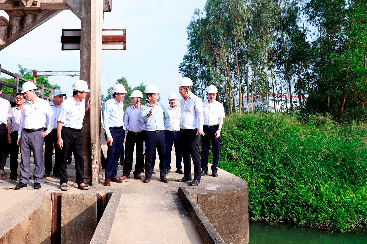 Bộ trưởng Đặng Quốc Khánh kiểm tra nguồn cung cấp nước cho thành phố Đà Nẵng