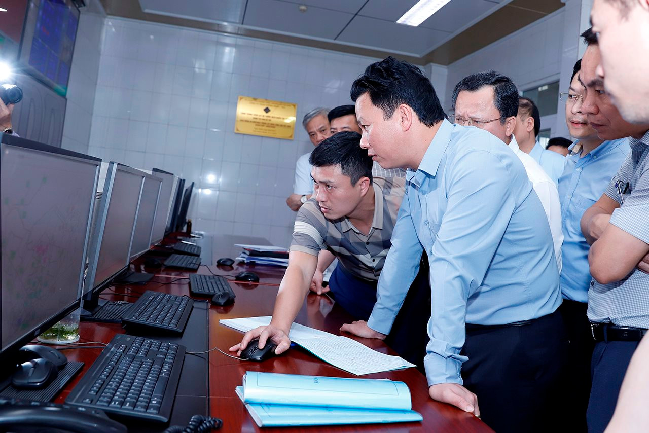 Bộ trưởng Đặng Quốc Khánh kiểm tra hiện trường vụ tai nạn hầm lò tại Quảng Ninh
