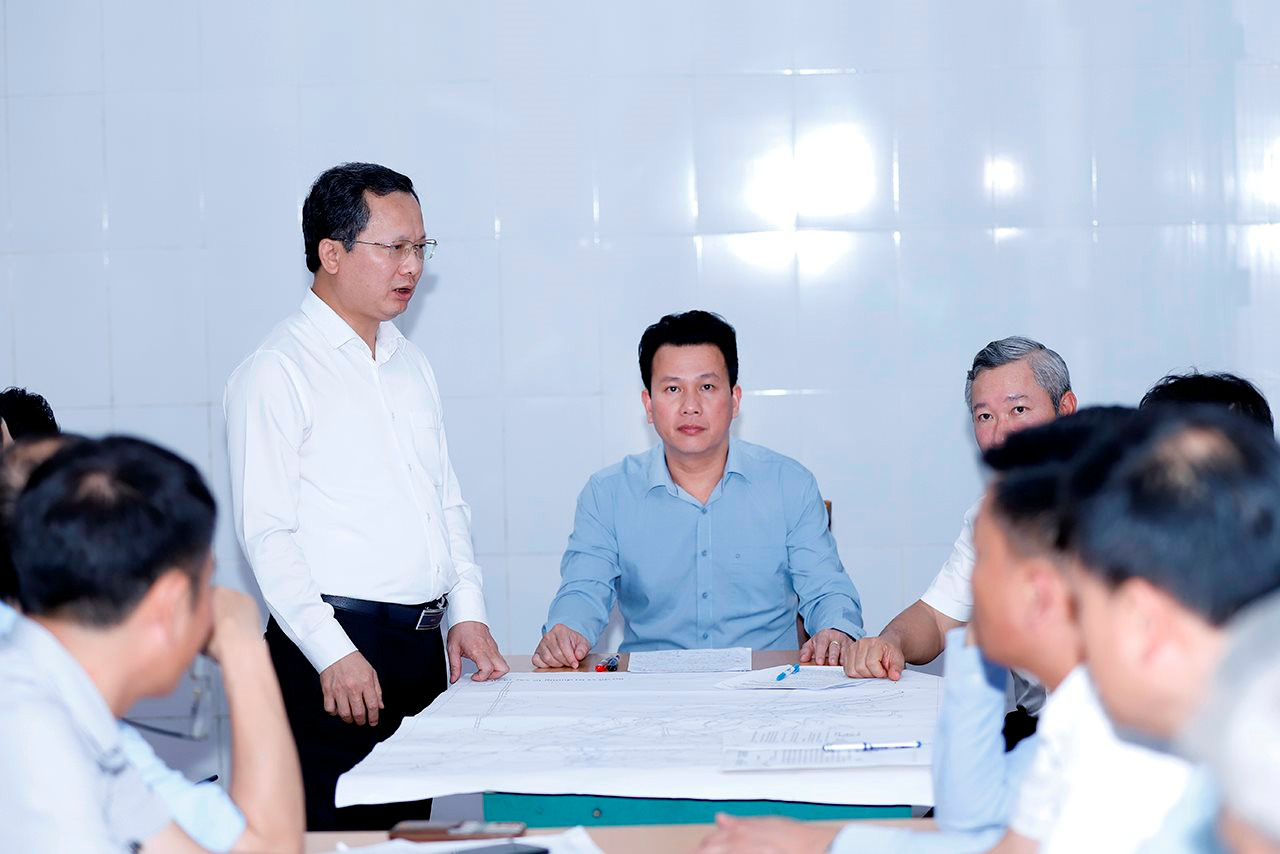 Bộ trưởng Đặng Quốc Khánh kiểm tra hiện trường vụ tai nạn hầm lò tại Quảng Ninh