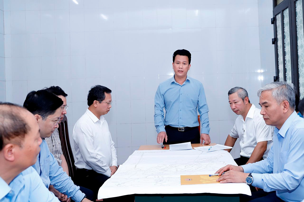 Bộ trưởng Đặng Quốc Khánh kiểm tra hiện trường vụ tai nạn hầm lò tại Quảng Ninh