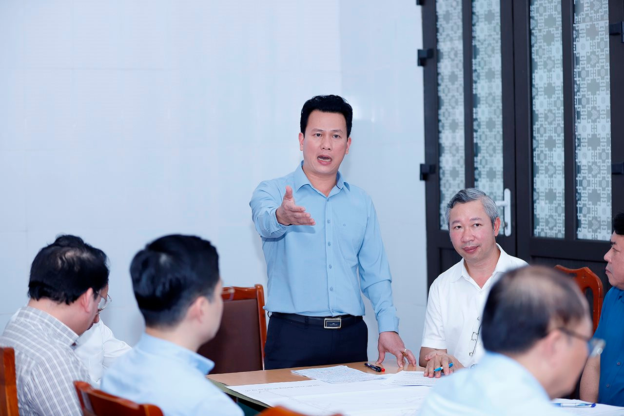 Bộ trưởng Đặng Quốc Khánh kiểm tra hiện trường vụ tai nạn hầm lò tại Quảng Ninh