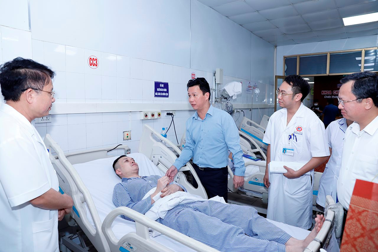 Bộ trưởng Đặng Quốc Khánh kiểm tra hiện trường vụ tai nạn hầm lò tại Quảng Ninh