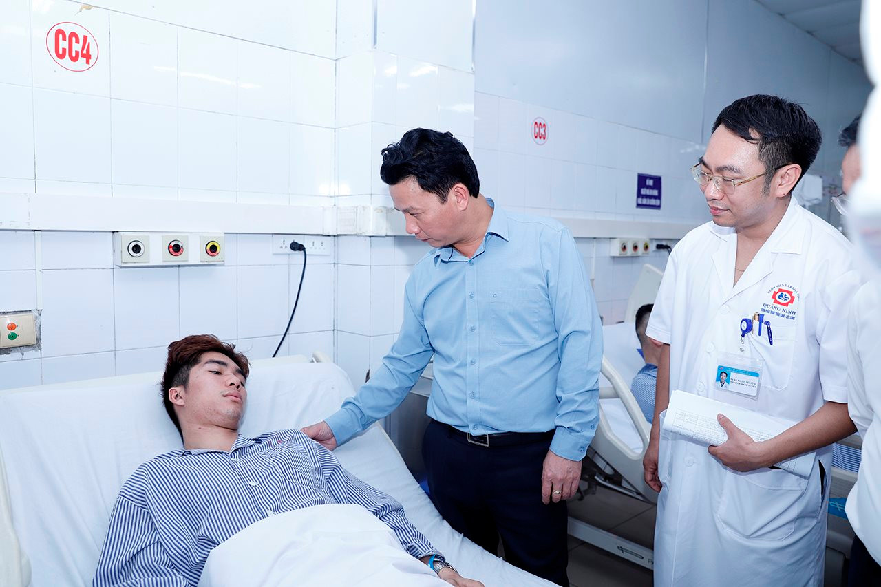 Bộ trưởng Đặng Quốc Khánh kiểm tra hiện trường vụ tai nạn hầm lò tại Quảng Ninh