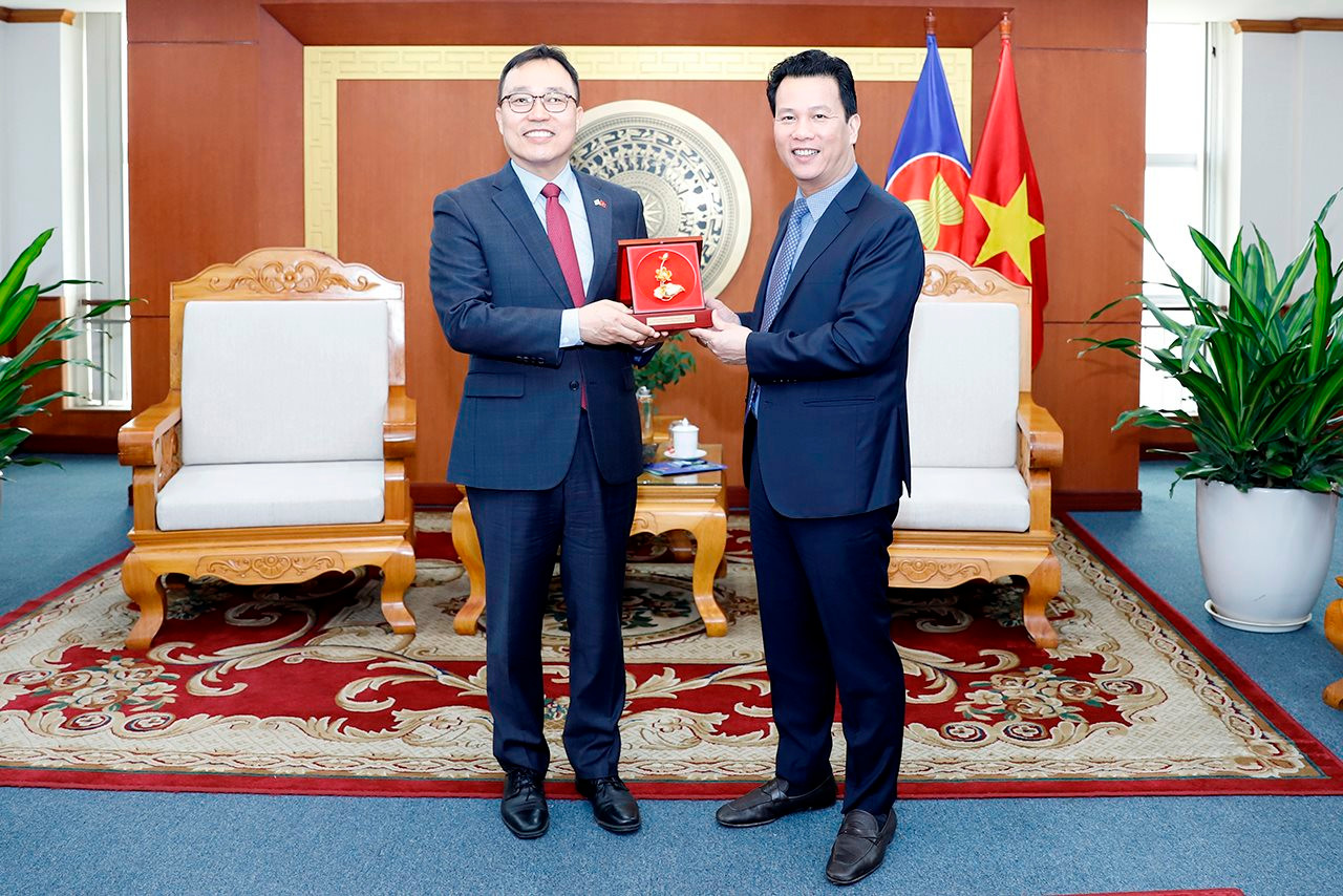 Bộ trưởng Đặng Quốc Khánh làm việc với Đại sứ Đặc mệnh toàn quyền Hàn Quốc tại Việt Nam