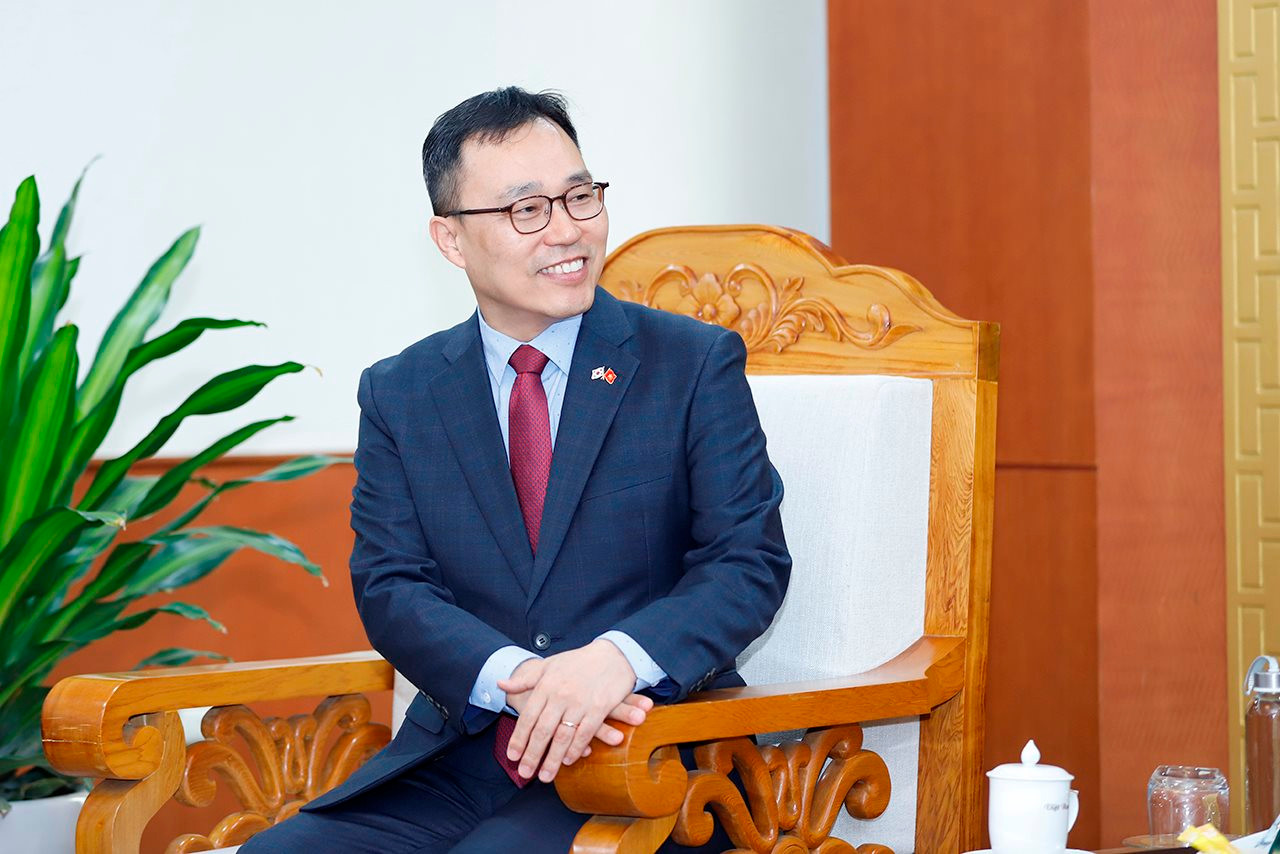 Bộ trưởng Đặng Quốc Khánh làm việc với Đại sứ Đặc mệnh toàn quyền Hàn Quốc tại Việt Nam