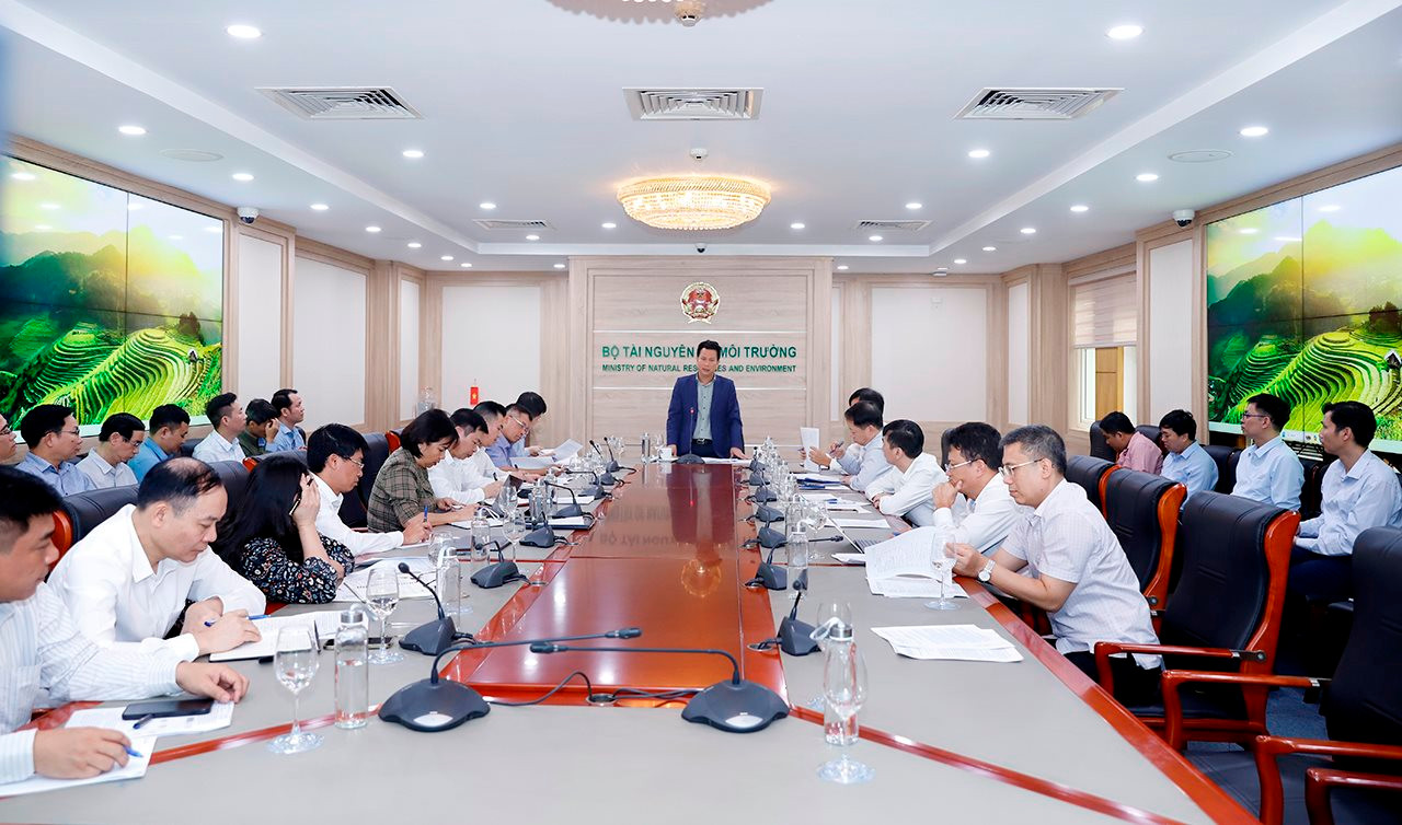 Bộ trưởng Đặng Quốc Khánh họp Ban Chỉ đạo triển khai thực hiện xây dựng, hoàn thiện CSDL quốc gia về đất đai