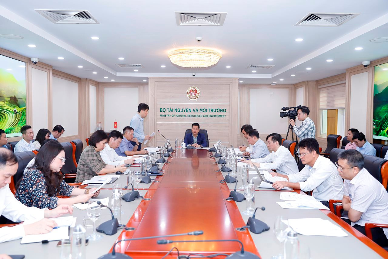 Bộ trưởng Đặng Quốc Khánh họp Ban Chỉ đạo triển khai thực hiện xây dựng, hoàn thiện CSDL quốc gia về đất đai