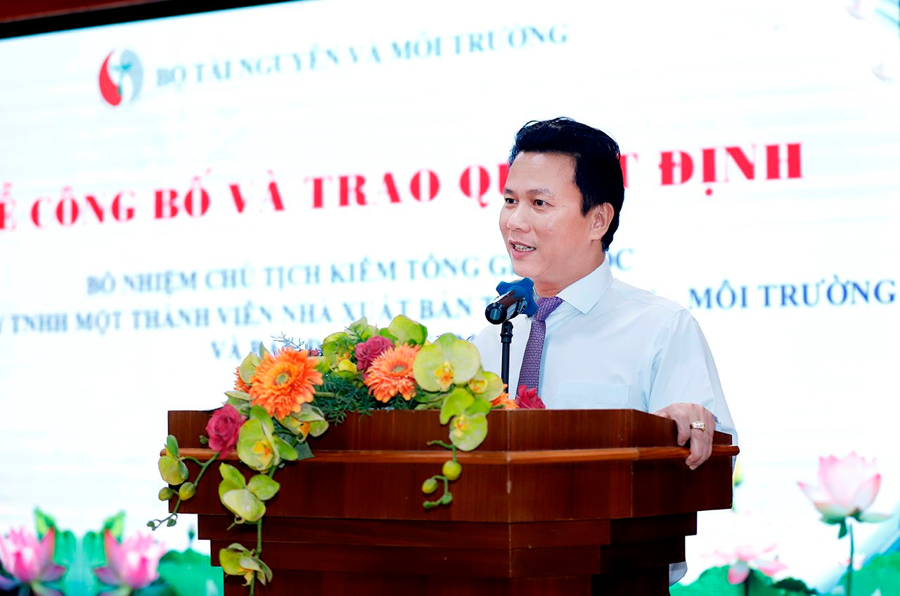 Trao Quyết định bổ nhiệm Chủ tịch, Tổng Giám đốc Công ty TNHH MTV Nhà xuất bản Tài nguyên - Môi trường và Bản đồ Việt Nam