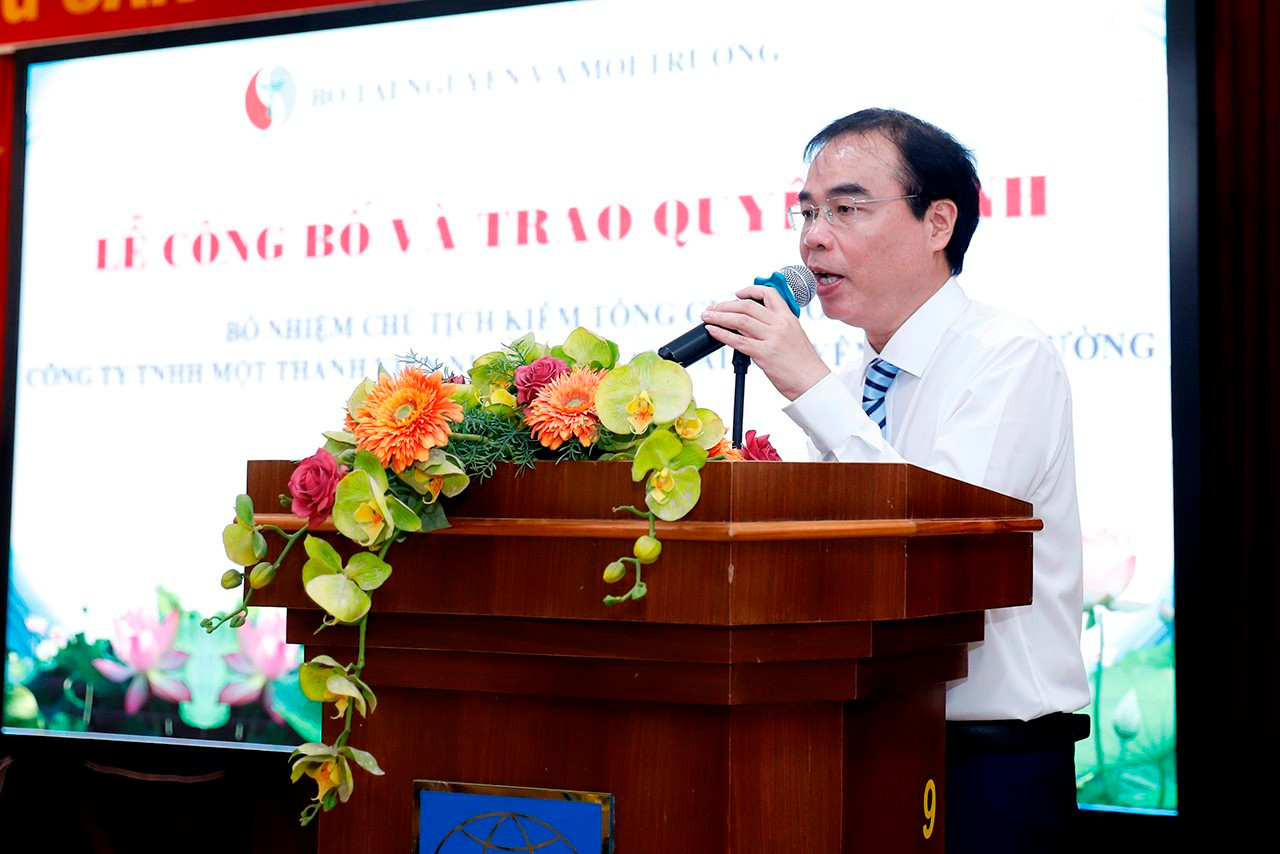Trao Quyết định bổ nhiệm Chủ tịch, Tổng Giám đốc Công ty TNHH MTV Nhà xuất bản Tài nguyên - Môi trường và Bản đồ Việt Nam