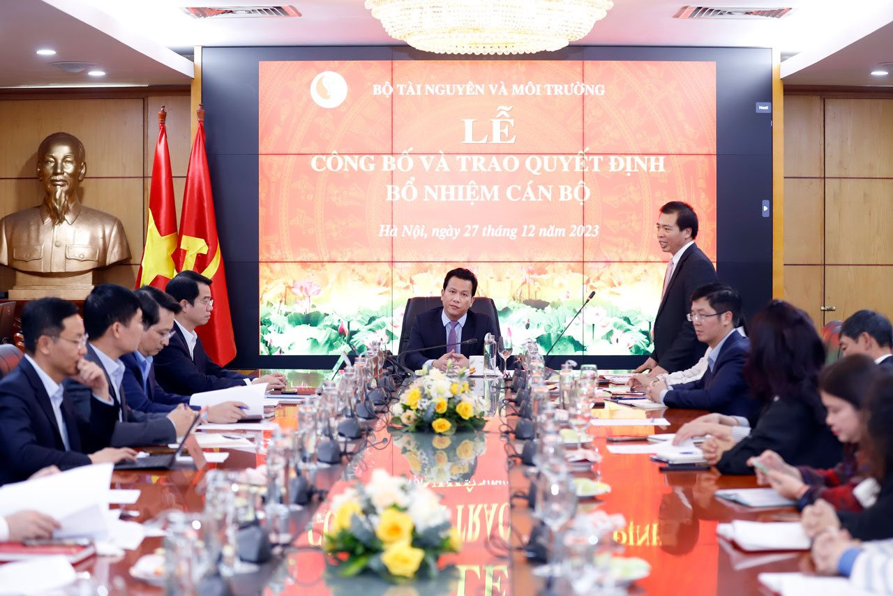 Bộ trưởng Đặng Quốc Khánh trao Quyết định bổ nhiệm Quyền Vụ trưởng Vụ Tổ chức cán bộ, Bộ TN&MT
