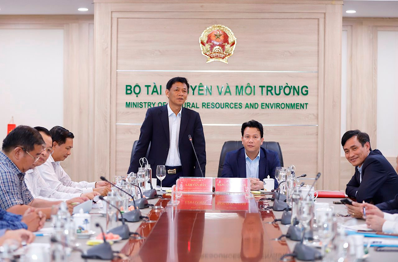 Bộ trưởng Đặng Quốc Khánh làm việc với tỉnh Sóc Trăng về công tác quản lý nhà nước trong lĩnh vực tài nguyên và môi trường