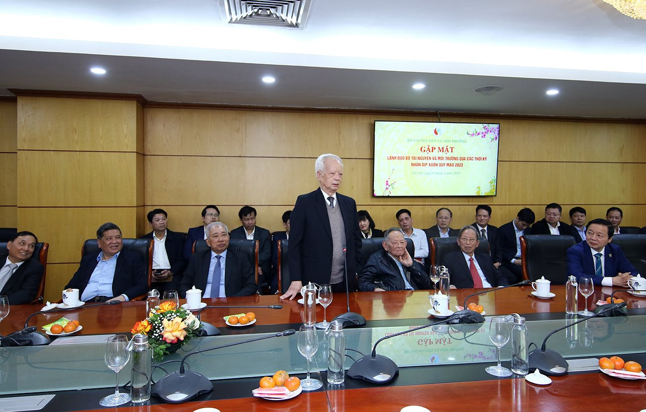 Phó Thủ tướng Trần Hồng Hà gặp mặt lãnh đạo Bộ TN&MT qua các thời kỳ nhân dịp Xuân Quý Mão 2023