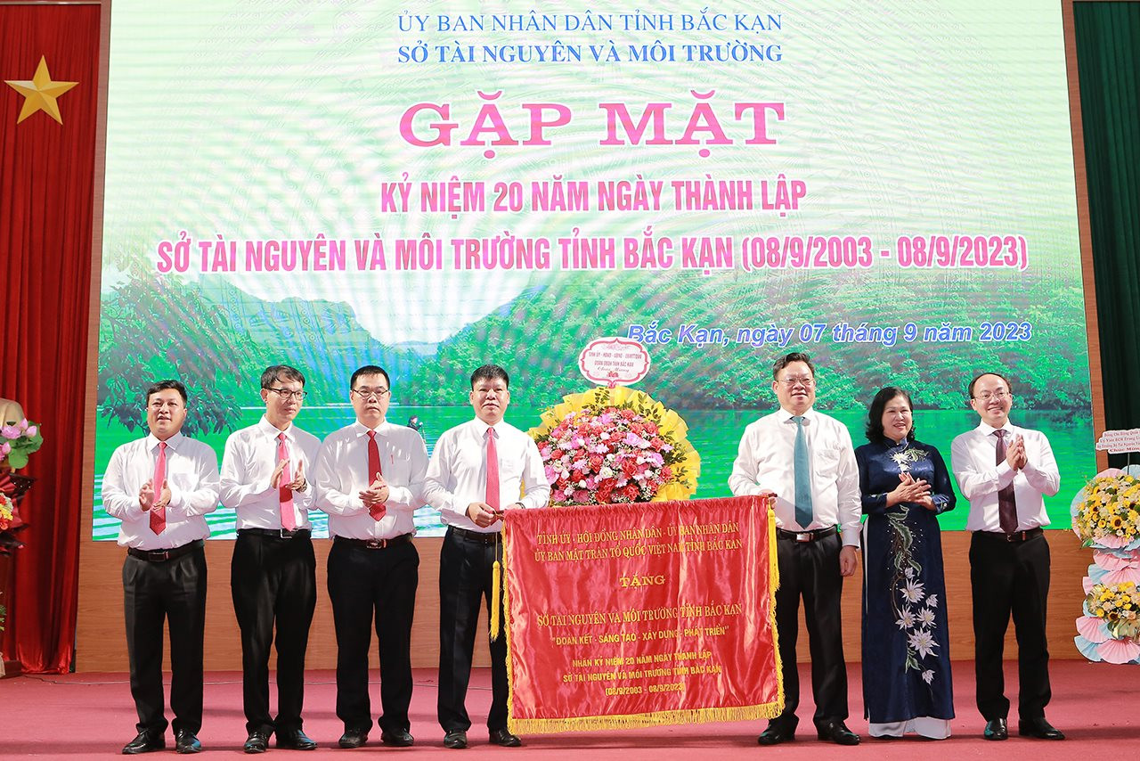 Bộ trưởng Đặng Quốc Khánh dự Lễ Kỷ niệm 20 năm thành lập Sở TN&MT tỉnh Bắc Kạn