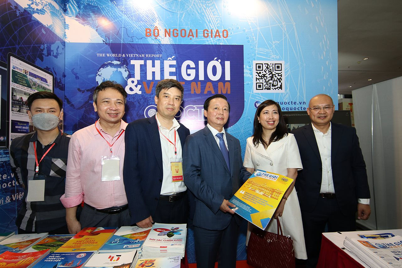 Bộ trưởng Trần Hồng Hà thăm Triển lãm Hội Báo toàn quốc năm 2022