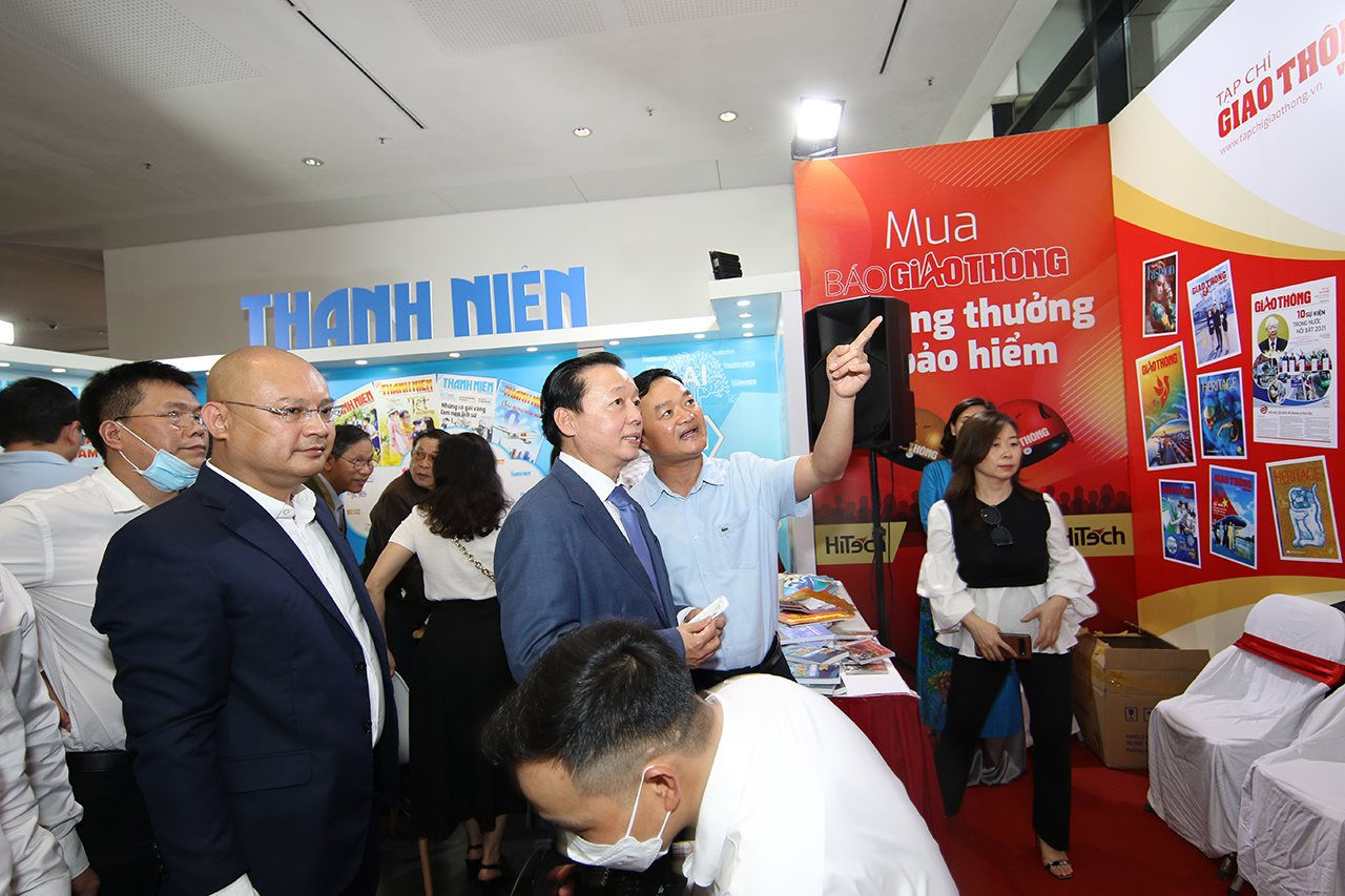 Bộ trưởng Trần Hồng Hà thăm Triển lãm Hội Báo toàn quốc năm 2022
