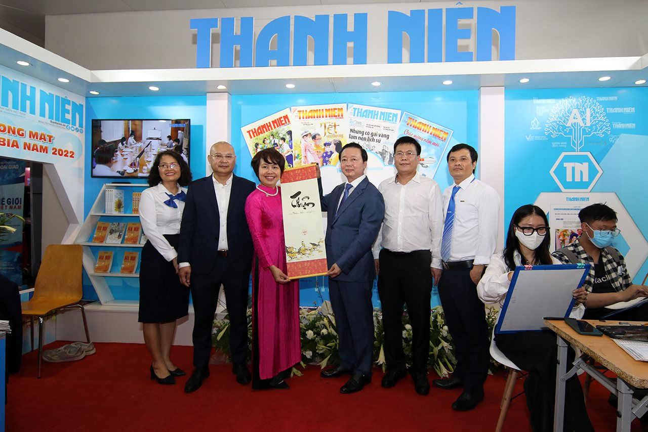 Bộ trưởng Trần Hồng Hà thăm Triển lãm Hội Báo toàn quốc năm 2022