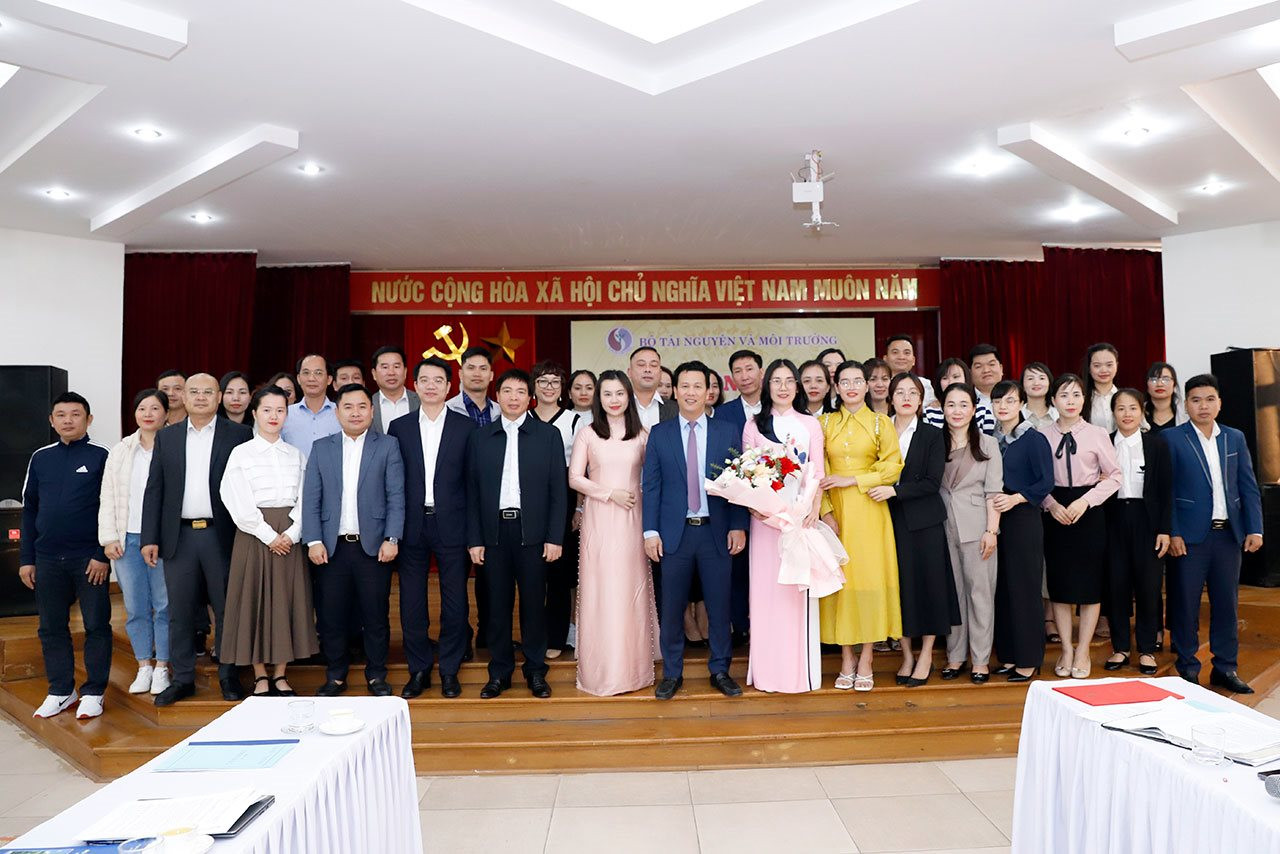 Bộ trưởng Đặng Quốc Khánh trao Quyết định bổ nhiệm Giám đốc Trung tâm Điều dưỡng và Phục hồi chức năng, Bộ Tài nguyên và Môi trường