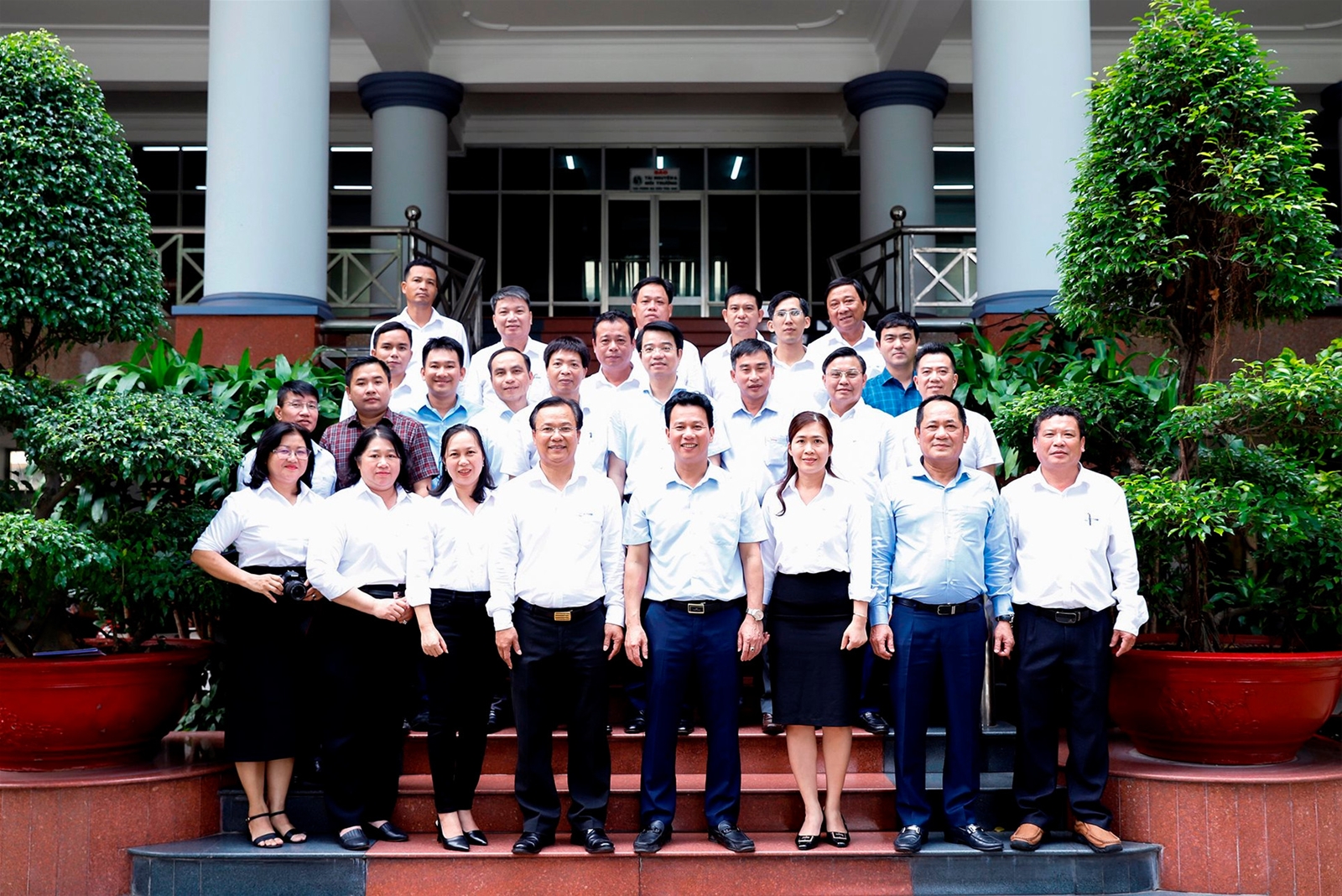 Bộ trưởng Đặng Quốc Khánh thăm và làm việc với Đài Khí tượng thủy văn khu vực Nam Bộ