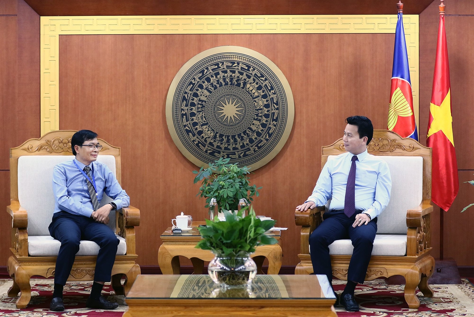 Bộ trưởng Đặng Quốc Khánh tiếp và làm việc với Thứ trưởng Bộ TN&MT nước Cộng hòa Dân chủ Nhân dân Lào