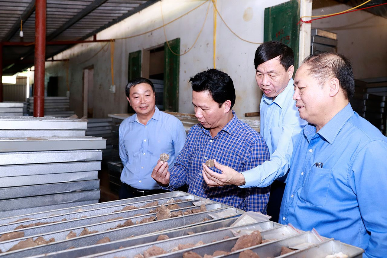 Bộ trưởng Bộ Tài nguyên và Môi trường Đặng Quốc Khánh làm việc tại tỉnh Lai Châu